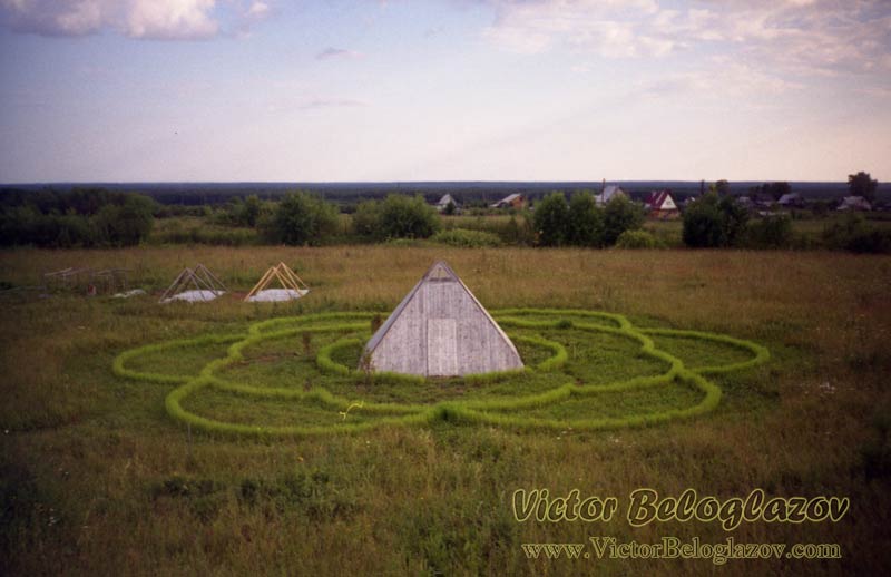 Пирамида Виктора Белоглазова в пшеничном Цветке Жизни
